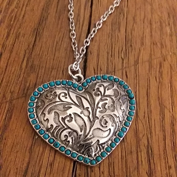 Jewelry - Heart Pendant Necklace NWOT